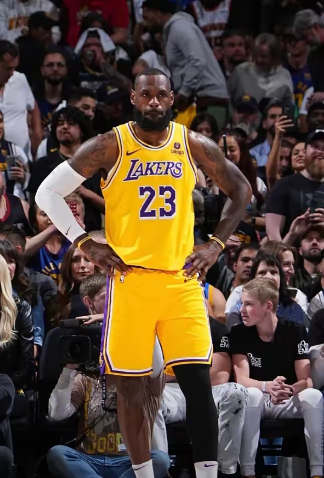 包含詹姆斯连续五场比赛得分超过险胜，快船不断突破！气势如虹延续的词条-ayx