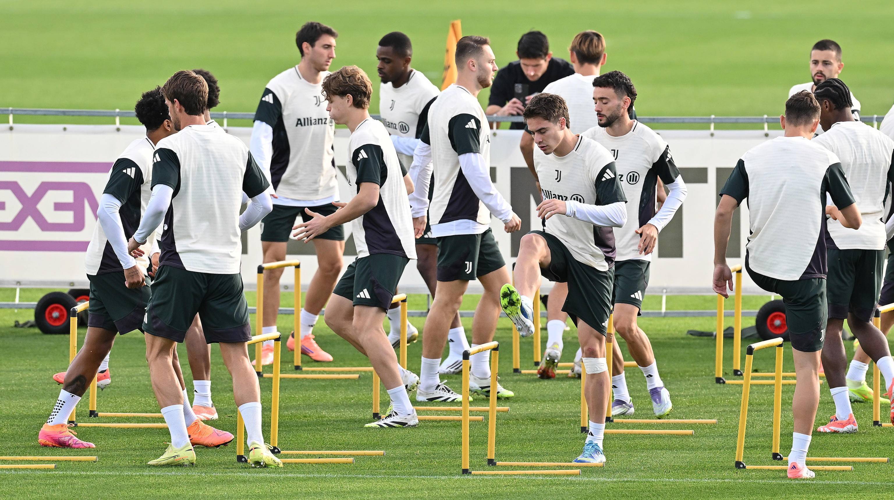 关于赛前体能课后；成都蓉城刷新队史纪录备战欧冠；更衣室稳定；更衣室氛围转暖的信息-爱游戏平台